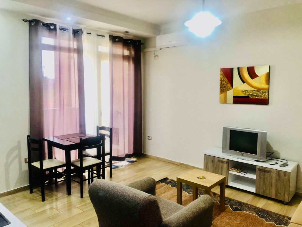 Jepet me qera Apartament i mobiluar,  i ri, 1+1+blk