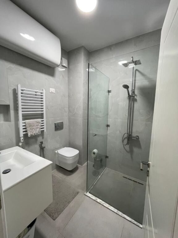 Qera | Apartament 2 + 1 | Rruga e Kavajës | 900 €/muaj