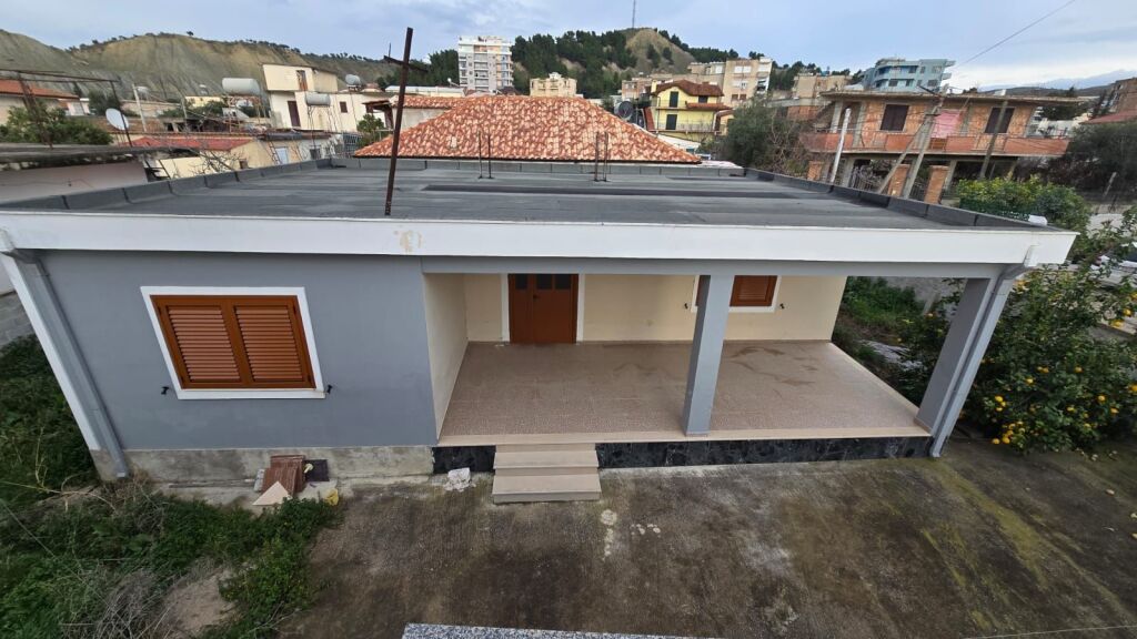 Shitet shtëpi private te Fabrika e tullave Vlorë