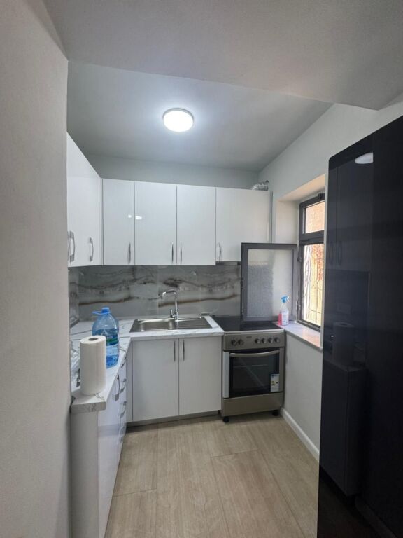 Apartament 1+1 per qera Rruga e Elbasanit !