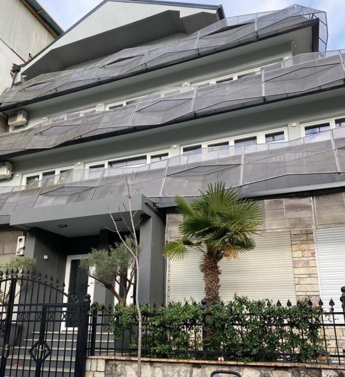 SI AFFITTO EDIFICIO PER UFFICI 900 M2 "BLLOK" 1500.000 LEKE