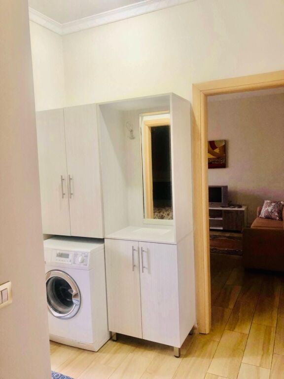 Jepet me qera Apartament i mobiluar,  i ri, 1+1+blk