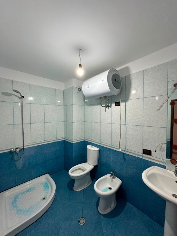 Jepet me qera apartament 1+1 në Fresk, pa mobilim, 30 000 lekë