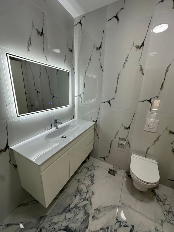 Astir / near the former customs. Luxury apartment 60,000 leke for rent