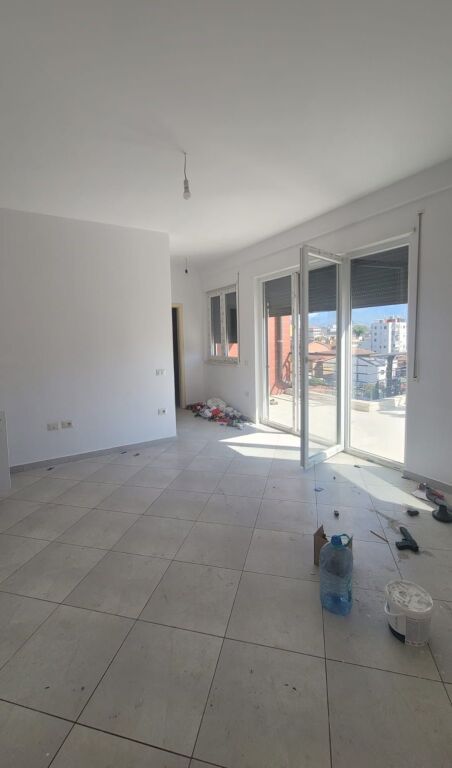 Jepet Me Qera Apartament 1+1+1 Ballkon