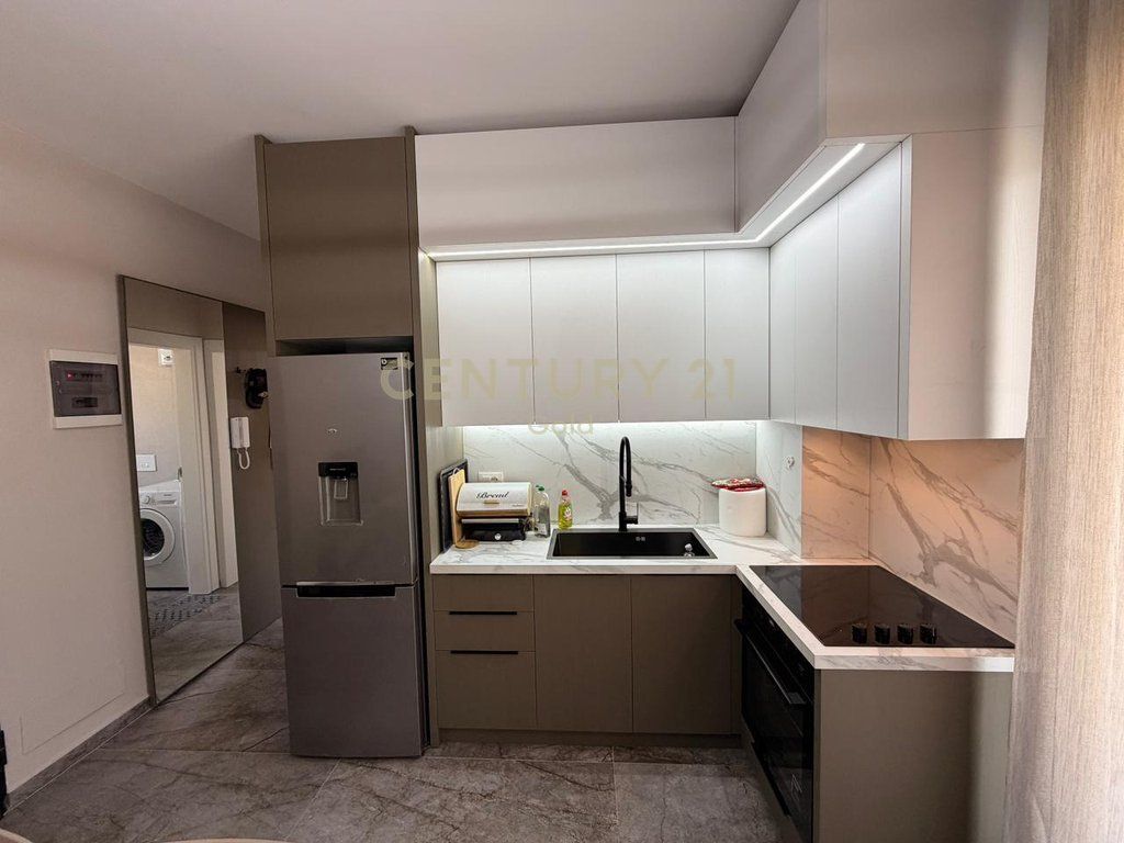 Shitet Apartament 1+1 në Rradhimë, Vije e pare!