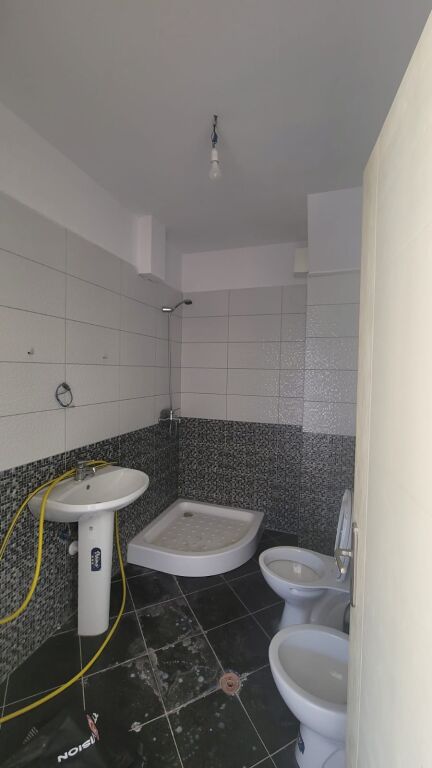Jepet Me Qera Apartament 1+1+1 Ballkon