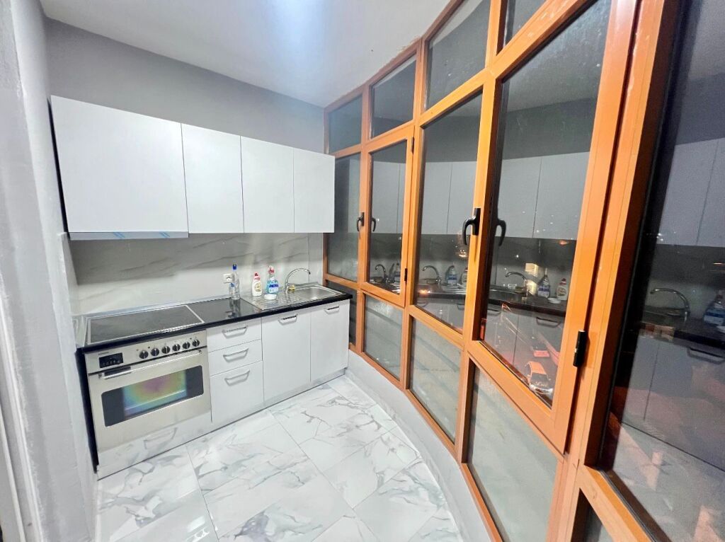 📣 AFFITTO SUPER Appartamento 2+1 con Balcone 📍 Don Bosko, Vicino Alb Market 🛣️ Via “Muzaket” ✨💶 Prezzo 60.000 Leke/Mese