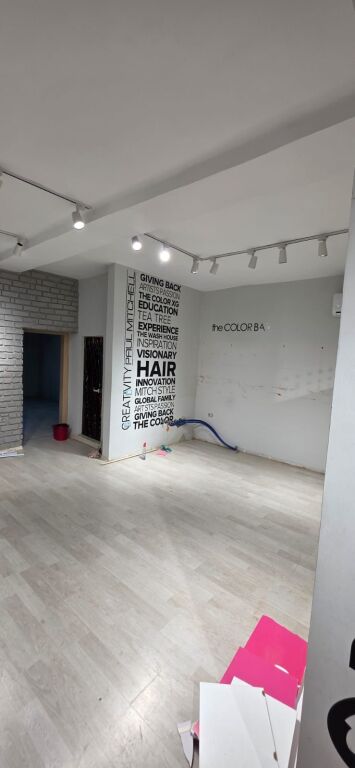 JEPET ME QIRA DYQAN 100 m² NË ISH-BLLOK – PRANË KAFE ROMA