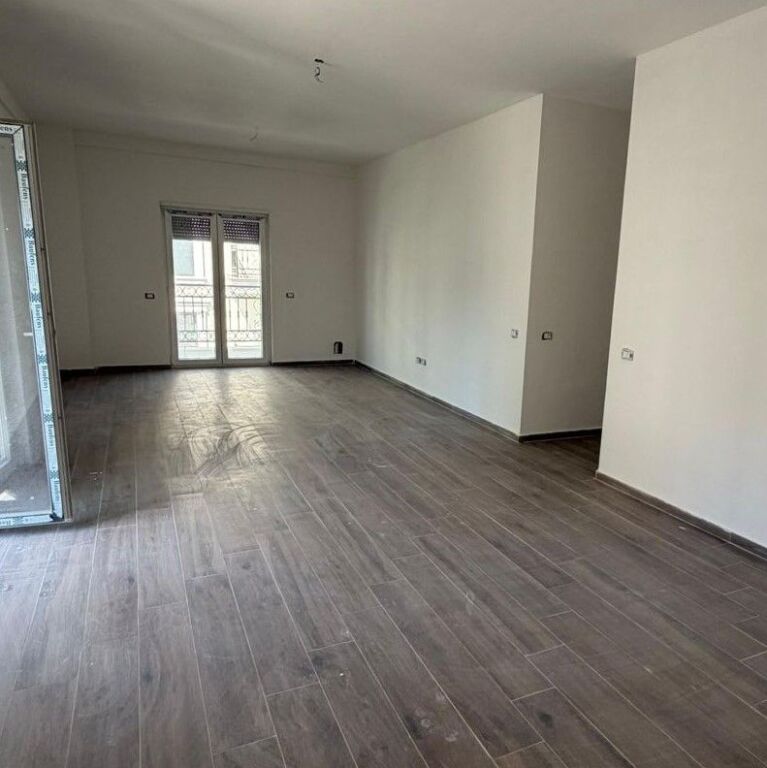 🏡 SHITET APARTAMENT 2+1 + 2 TUALETE &amp; GARDEROBË – TIRANA PORTA E RE, SAUK ✨
