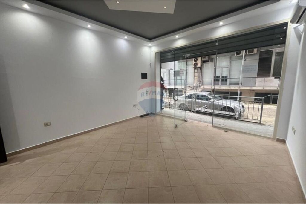 🏢 SHOP FOR RENT – NEAR THE AMBULANCE, VLORA