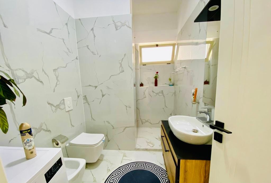 TEK LIQENI THATE JAPIM ME QIRA APARTAMENT MODERN 1+1