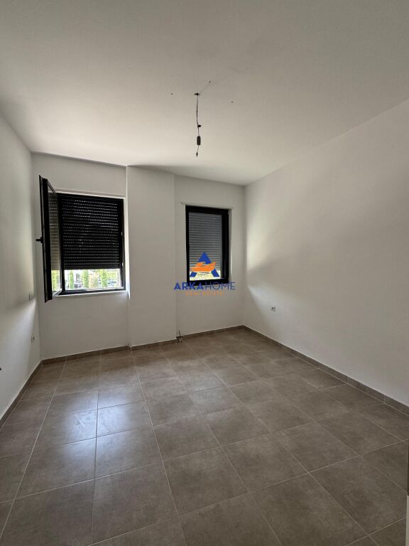 BUSINESS PREMISES FOR RENT 168 M2 "DRY LAKE" 1600 EURO