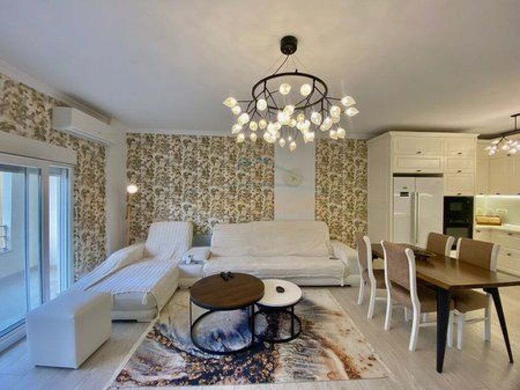 Te Liceu Artistik, jepet apartament me qira 3+1+2 ngjitur me ambasaden amerikane. 1,600 Euro ne muaj.