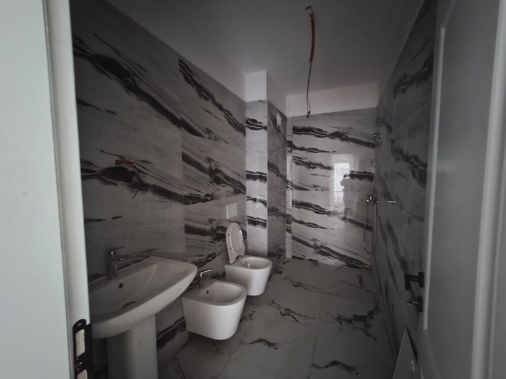 Apartament 2+1 per shitje Kamez !