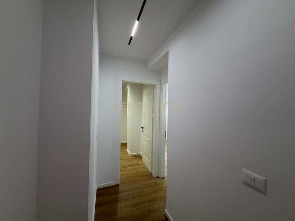 AFFITTIAMO APPARTAMENTO 1+1 A 21-DHJETORI (ARREDATO)