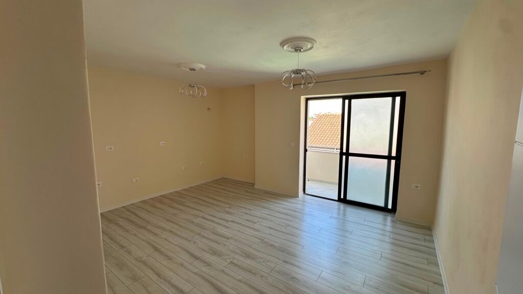 Qera | Apartament 1 + 1 (bosh) | Oxhaku | 500 €/muaj