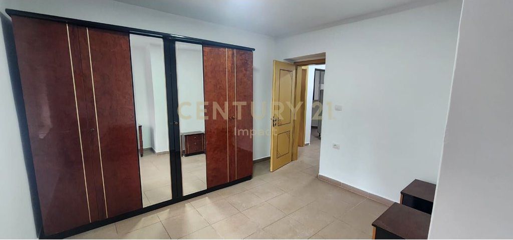 Japim me qira apartament 2+1 prane tregut elektrik!