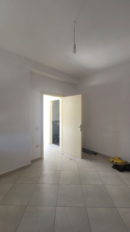 Jepet Me Qera Apartament 1+1+1 Ballkon