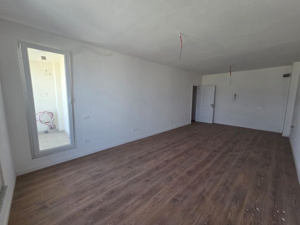 Apartament 2+1 per shitje Kamez !