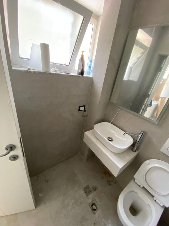 SHOP FOR RENT 150 M2 DURRES ROAD 5,000 EURO FH-90688