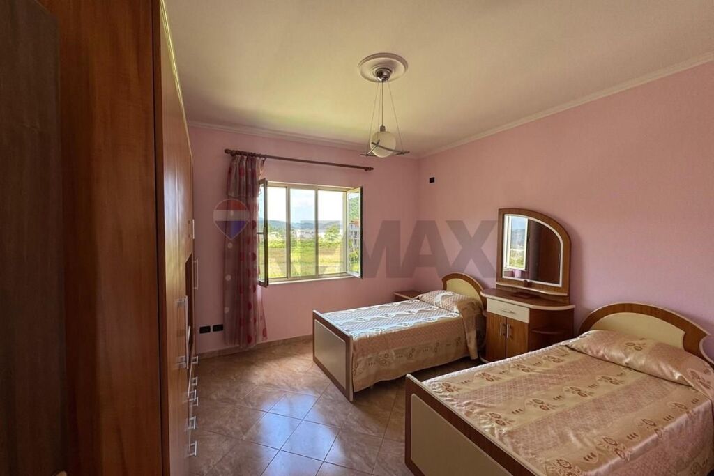 Villa for sale, Peze Helmas