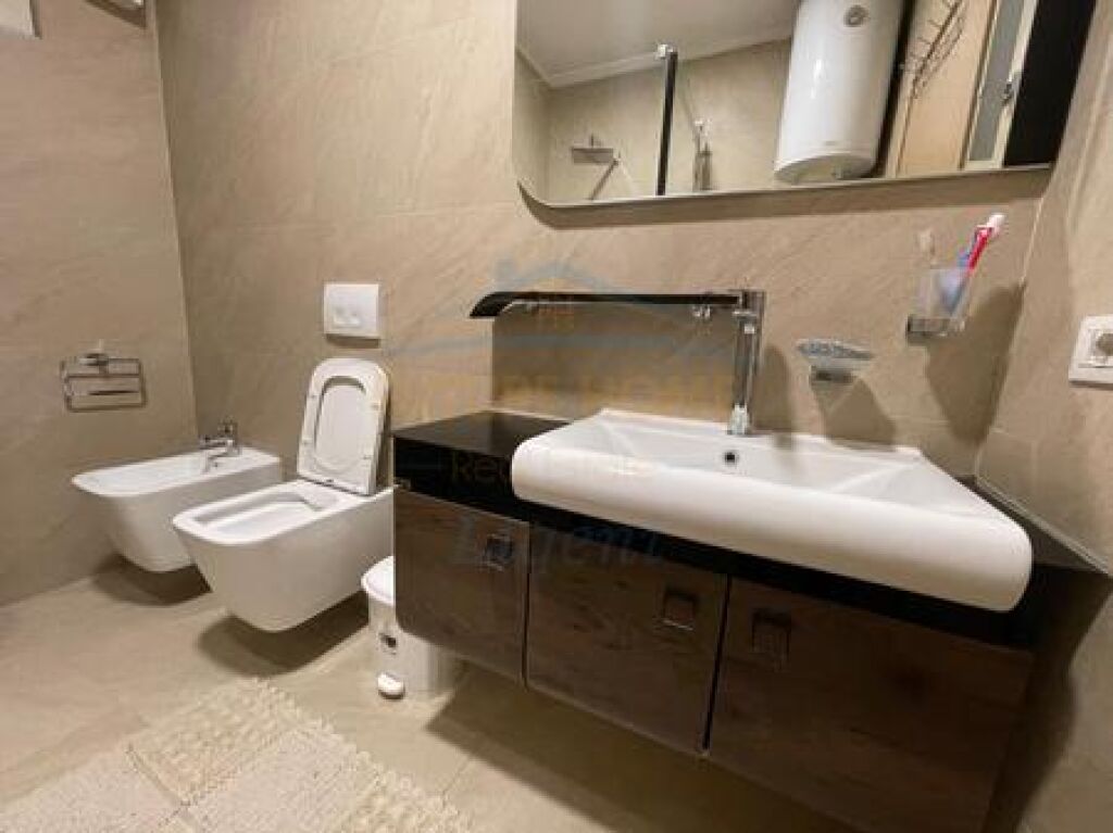 Qera, Apartament 2+1, Tregu Elektrik, Tiranë.