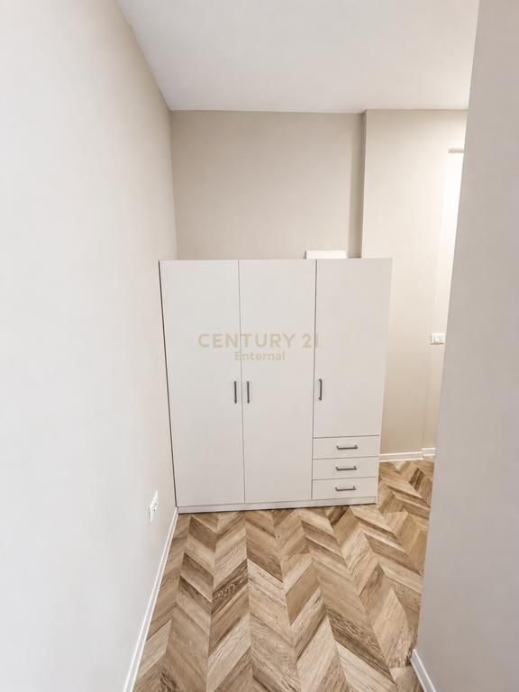 Pazari I Ri - For Rent 3+1 Luxury Invested In Detail + 🅿️ Included In Price 1,000 € /Month