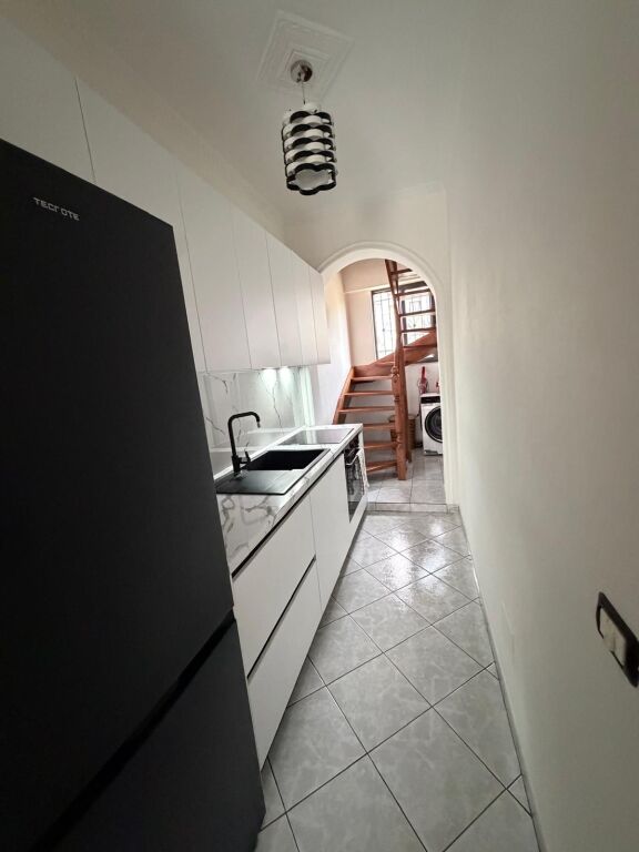 For rent 2+1, second floor of a villa in Kombinat! 40,000 lek/month