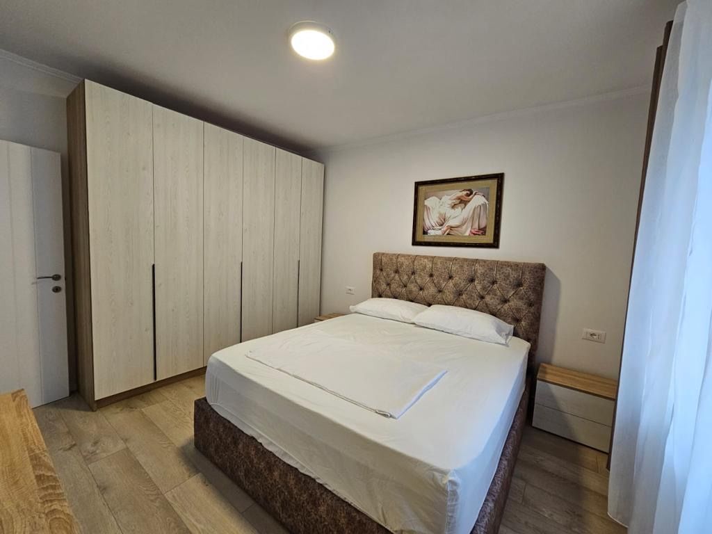 Apartament 1+1 per qera Rruga e Kavajes !
