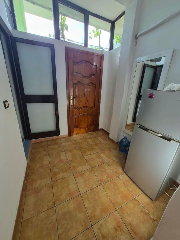 Apartament 1+1 per qera tek ish Frigoriferi !