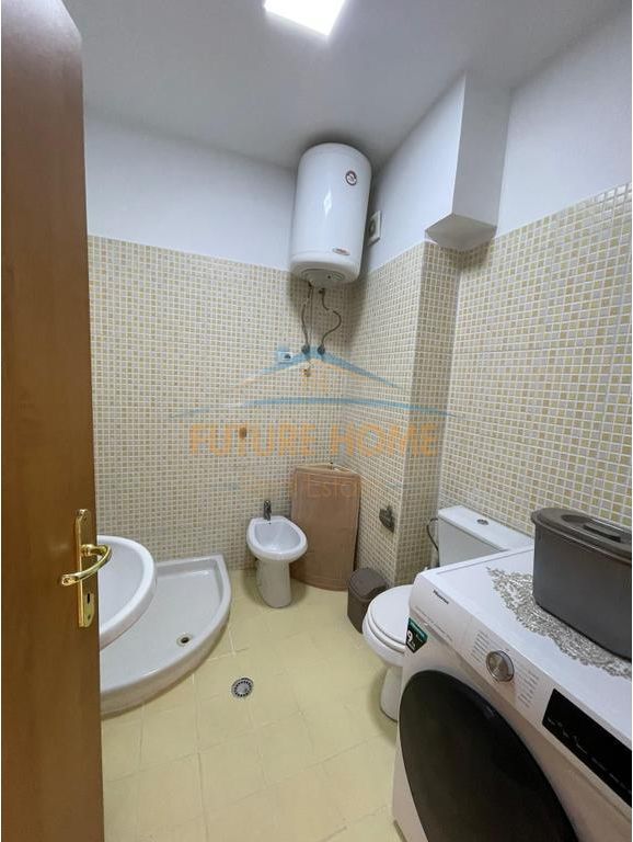 Disponojmë Apartament 3+1+2 për shitje te rrethrrotullimi i Selitës, pranë Kristal Center.