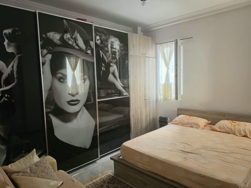 🏡 Apartment 1+1  📍Zini Sako street near Blloku Kolombo  🏢 Floor 1 (shops below) 🛗 With elevator 🛋️ Furnished  📐 Area: 75 m²  💰 Price: 50,000 Lek/Month