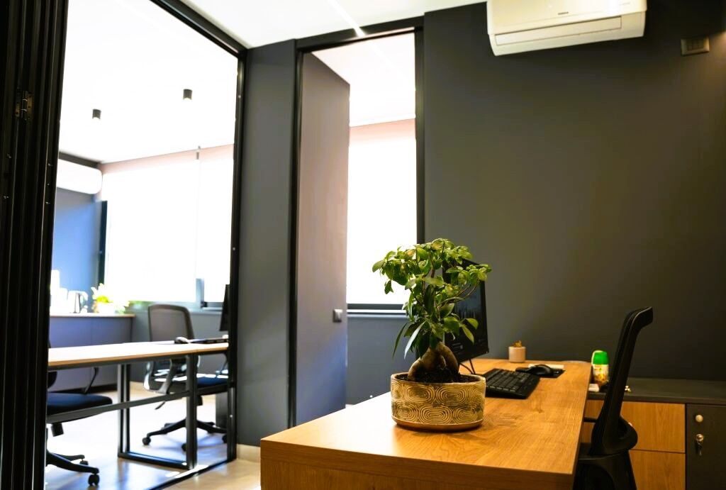 Jepet zyrë me Qira në Ish Blloku, Tiranë - 60.000 | 50 m²