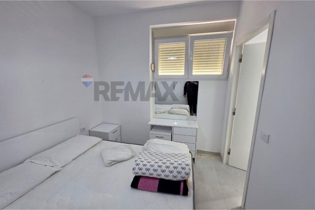 WE ARE SELLING TWO APARTMENTS BOTANICAL GARDEN !