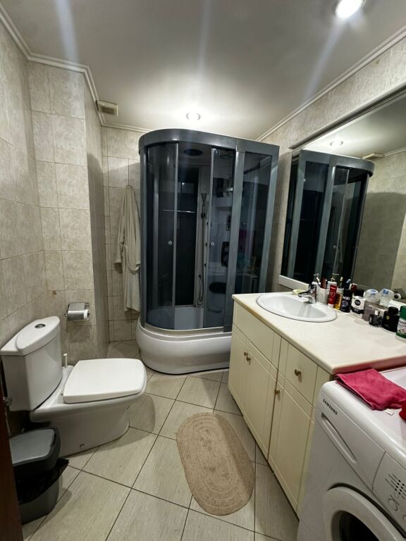 Apartament 2+1+2 per shitje te Komuna e Parisit
