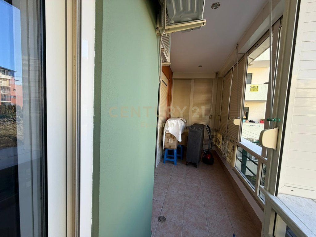 Apartment 2+1 for sale in Golem!