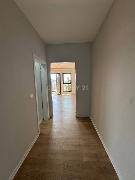 PREMIUM OFFICE FOR RENT IN TIRANA GARDEN BUILDING