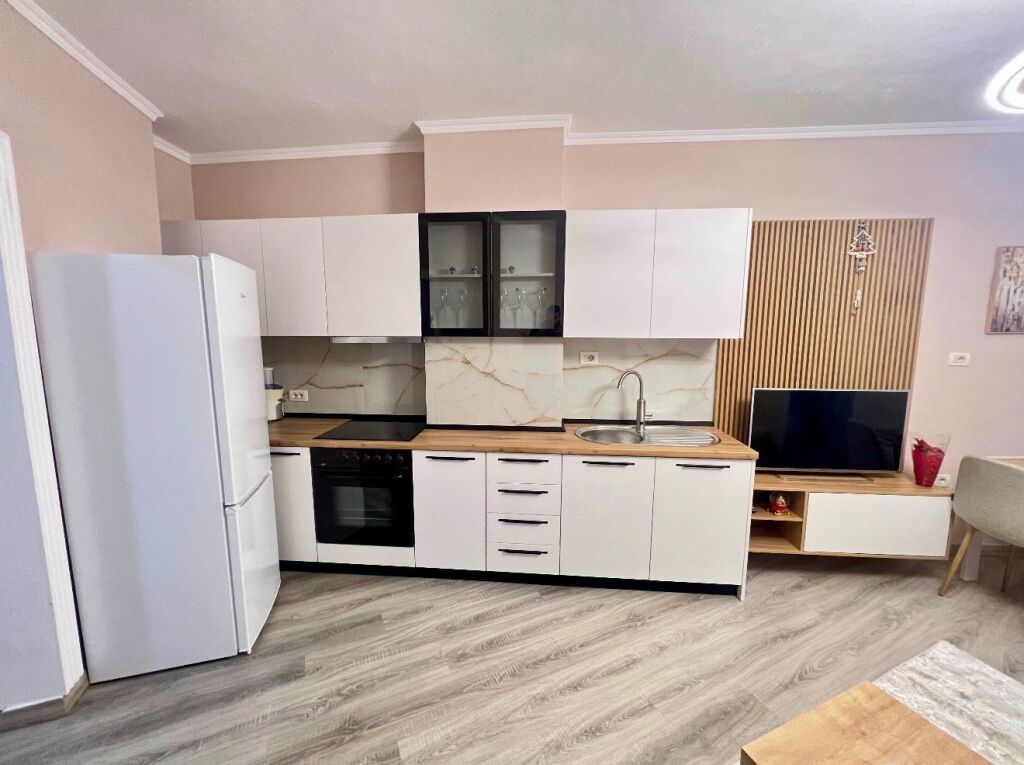 📣 QERA SUPER Apartament 2+1 Me Ballkon 📍 Don Bosko , Prane Alb Market 🛣️ Rruga "Muzaket" ✨ 💶 Cmimi 60.000 Leke/Muaj