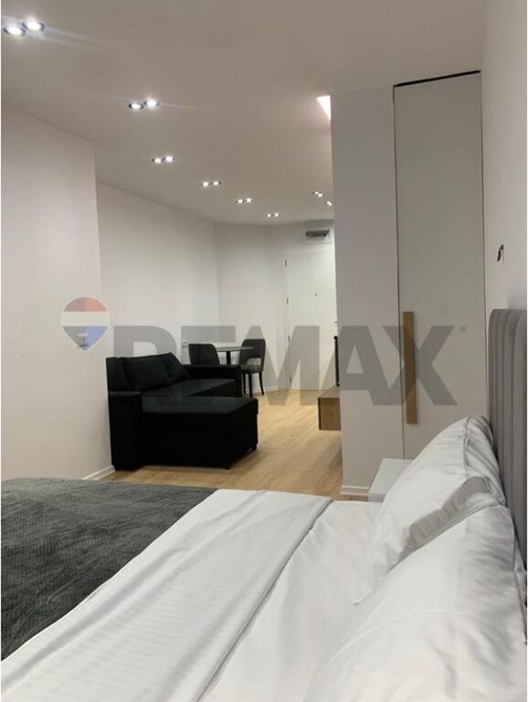 Three studio apartments for rent in the Center!