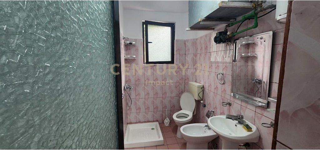 Japim me qira apartament 2+1 prane tregut elektrik!