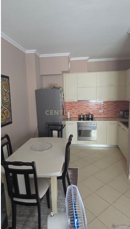 SHITET APARTAMENT 2+1+2 PRANE SHKOLLES ITALIANE, VOLLGA – DURRËS