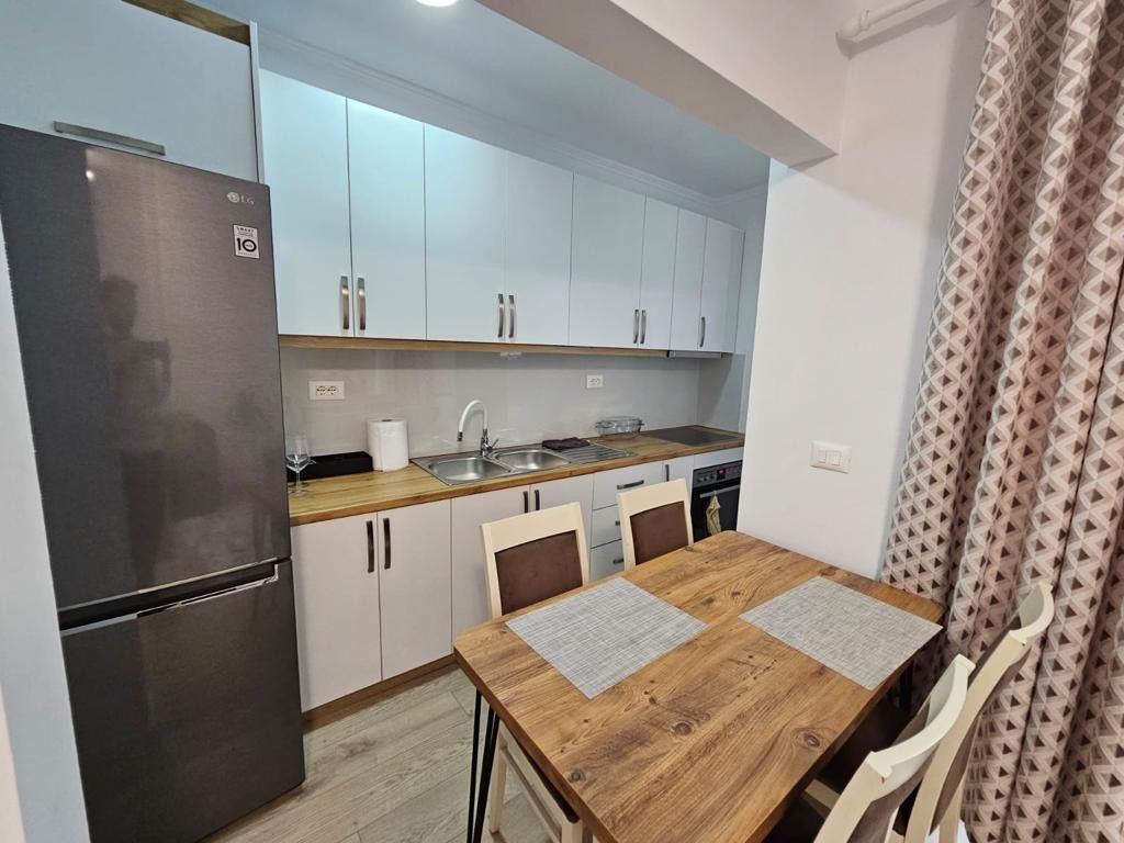 Apartament 1+1 per qera Rruga e Kavajes !