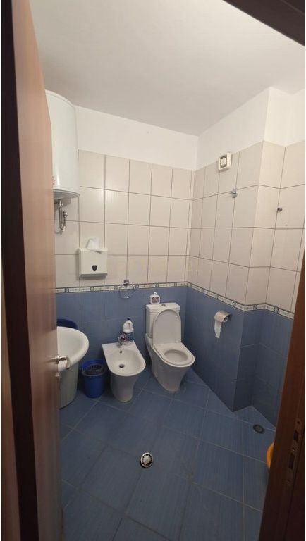 SHITET APARTAMENT 2+1+2 PRANE SHKOLLES ITALIANE, VOLLGA – DURRËS
