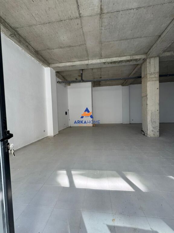 BUSINESS PREMISES FOR RENT 154 M2 "DRY LAKE" 1800 EURO