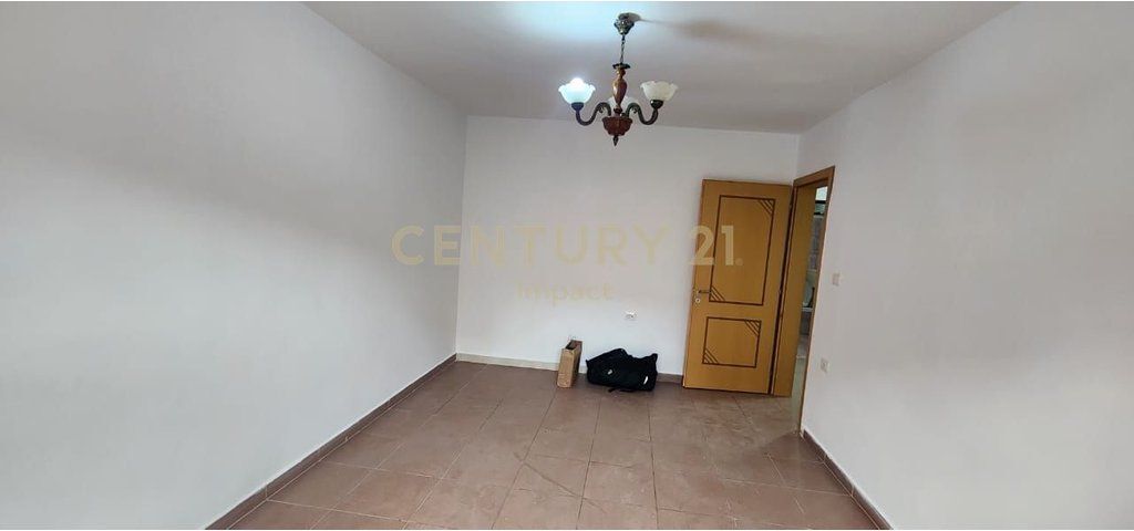 Japim me qira apartament 2+1 prane tregut elektrik!