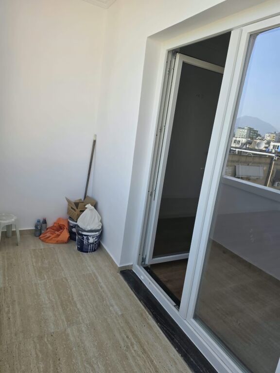 🏡 Appartamento 1+1 in Vendita  📍 Vicino alla scuola Vasil Shanto    💰 Prezzo: 125.000 Euro (Trattabile)
