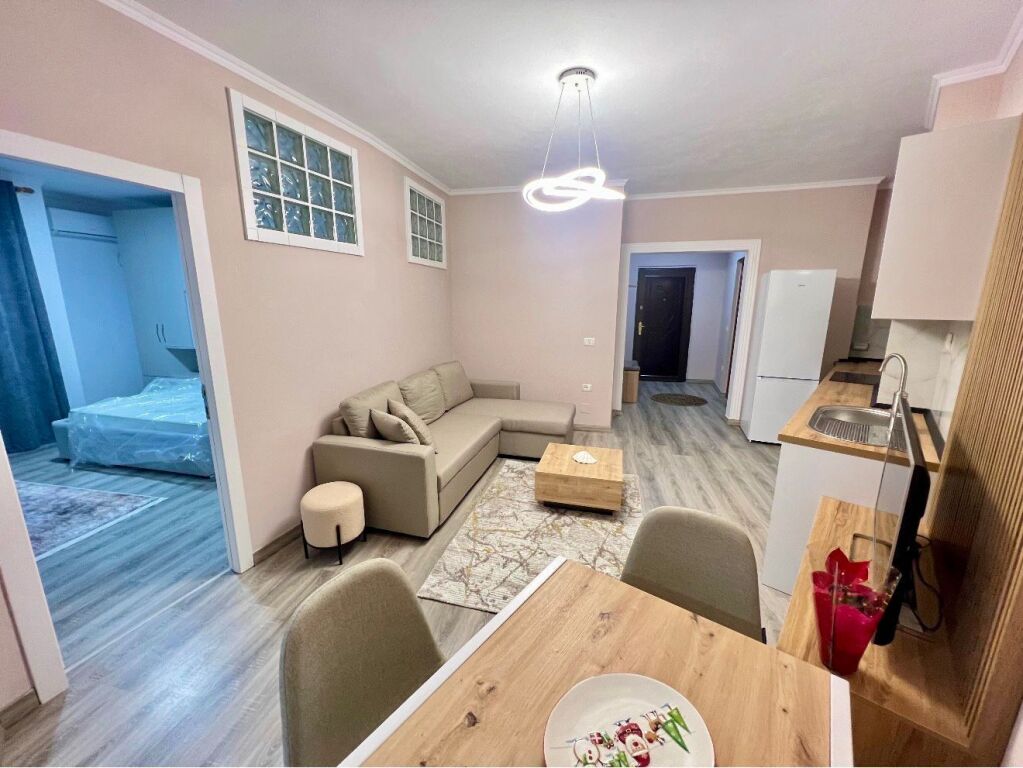 📣 AFFITTO SUPER Appartamento 2+1 con Balcone 📍 Don Bosko, Vicino Alb Market 🛣️ Via “Muzaket” ✨💶 Prezzo 60.000 Leke/Mese