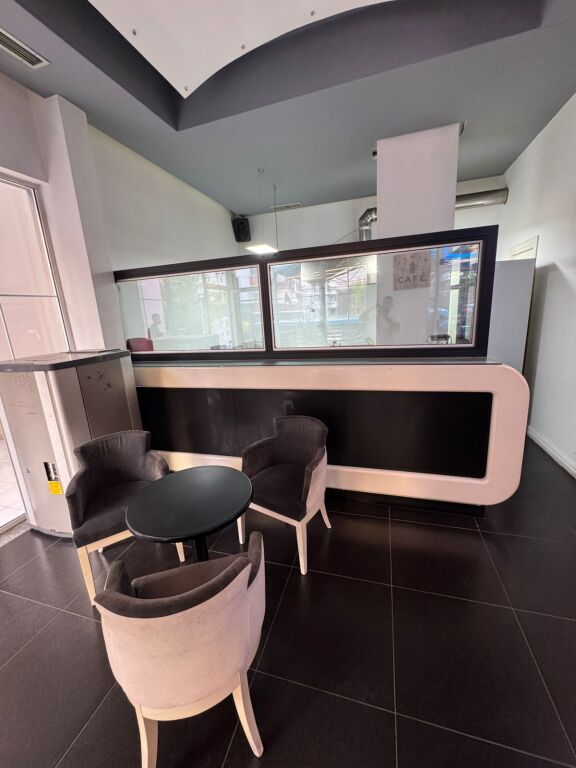 ✨ LOCALE COMMERCIALE IN AFFITTO – FRESCO | PRONTO PER LAVORARE ✨