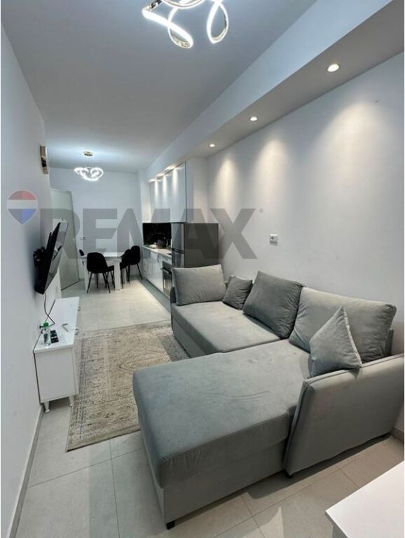 WE ARE SELLING TWO APARTMENTS BOTANICAL GARDEN !